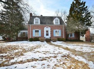 24 Southridge Dr, Saint Louis, MO 63122