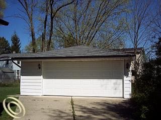 4th image of 32796 Missaukee Ct