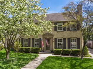 6060 N Bay Ridge Ave, Whitefish Bay, WI 53217