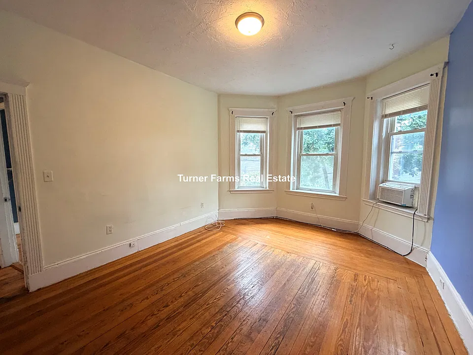 4 Litchfield St #2R