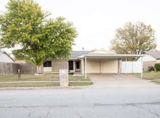 1016 N Knowles Dr, Saginaw, TX 76179