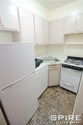 5th image of 39 W 74th St APT 1B