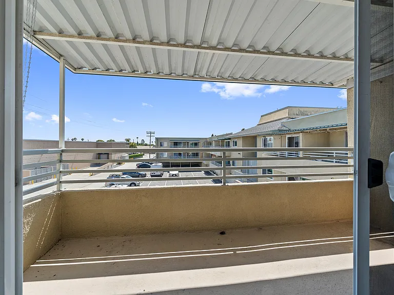 1645 Emerald St #2Q — Photo 13