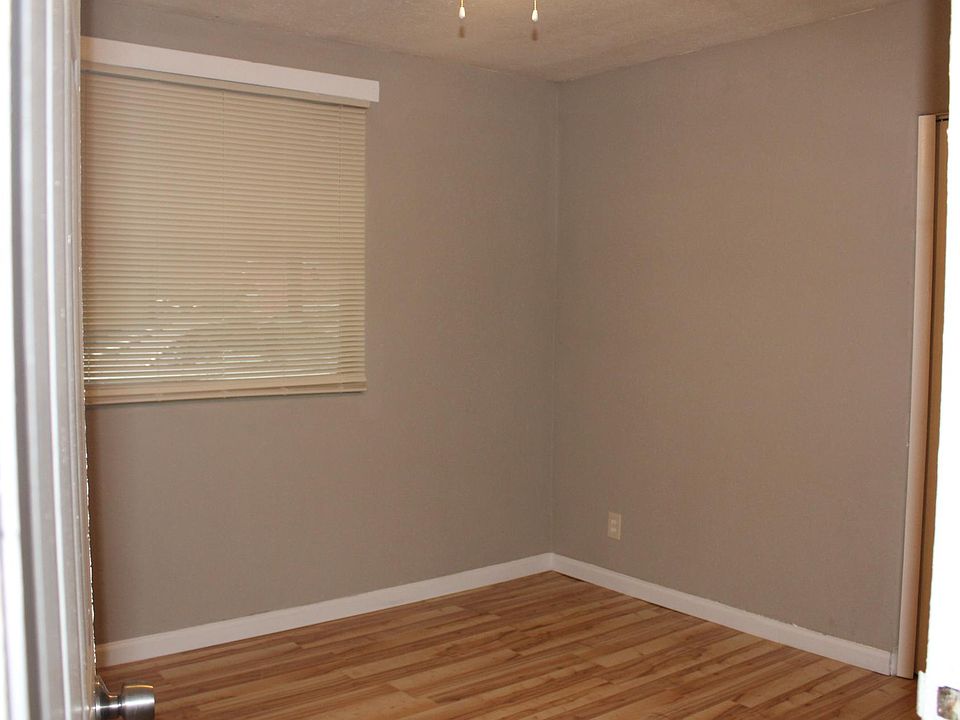 1st image of 1014 W 8th St