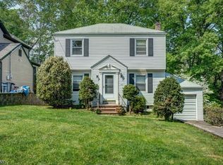 23 Briar Cliff Rd, Livingston, NJ 07039