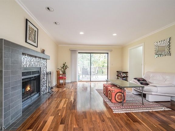 3rd image of 200A Mountain Ave