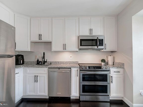 2nd image of 4241 Stockbridge Dr