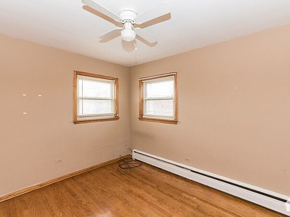 2nd image of 3942 N California Ave #1WT