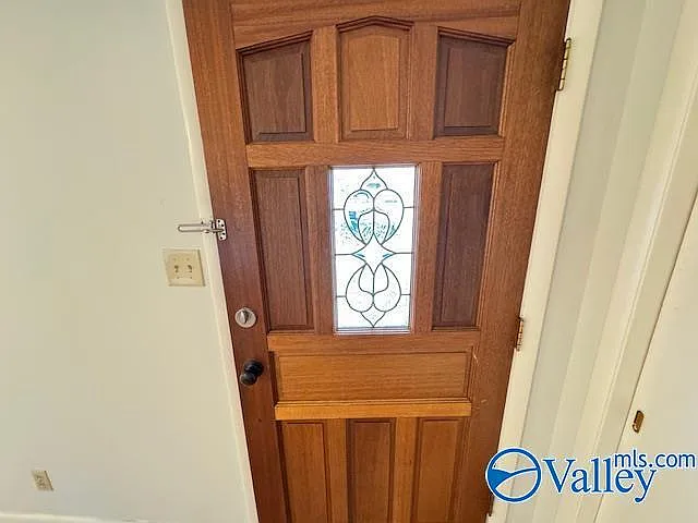 1607 Chapman Ave NE — Photo 3