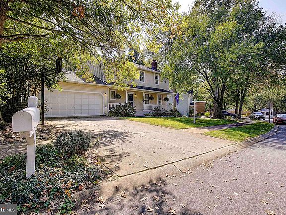 2nd image of 3243 Blackwalnut Dr