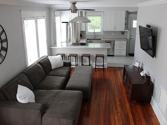 3rd image of 1827 Park Lake St