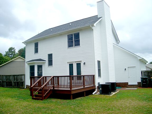 3rd image of 3549 Chaucer Dr