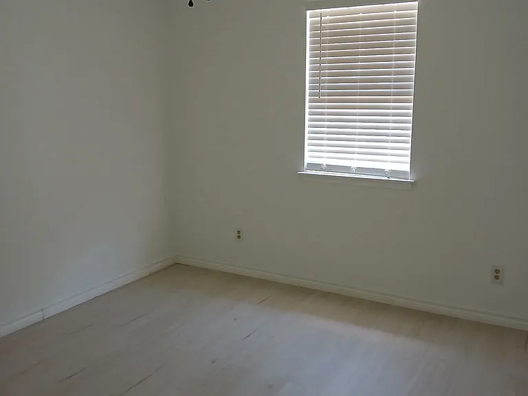 1116 Valley View Dr #C — Photo 8