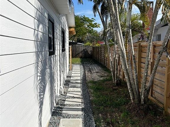 3rd image of 3835 Arlington St #3835