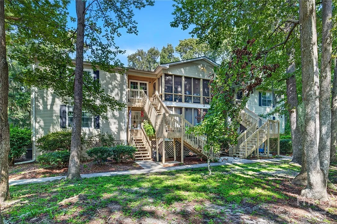 2 bed, 2.0 bath, 900 sqft, $1,600 — Photo 2