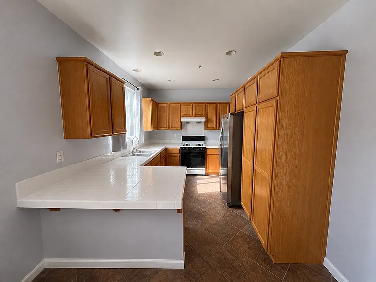 831 Spring Mountain Ln — Photo 4