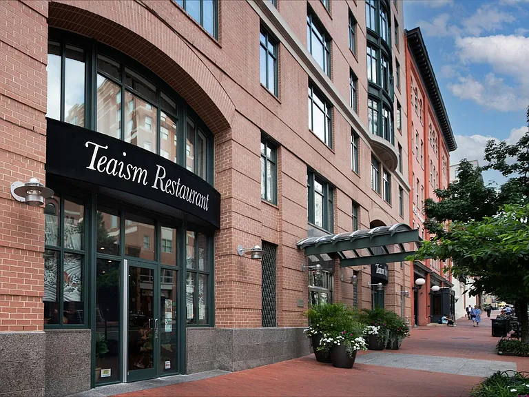 The Lexington at Market Square — Photo 60