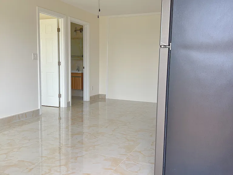 3233 Harding Ave #1 — Photo 1