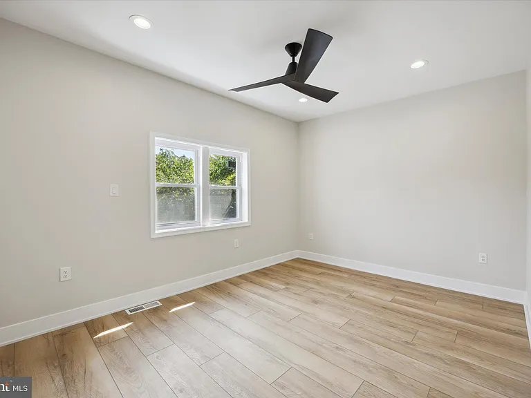 704 S Adams St — Photo 12