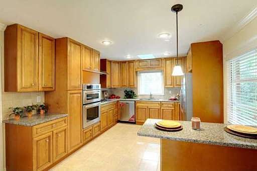 3rd image of 1810 Council Bluff Dr NE