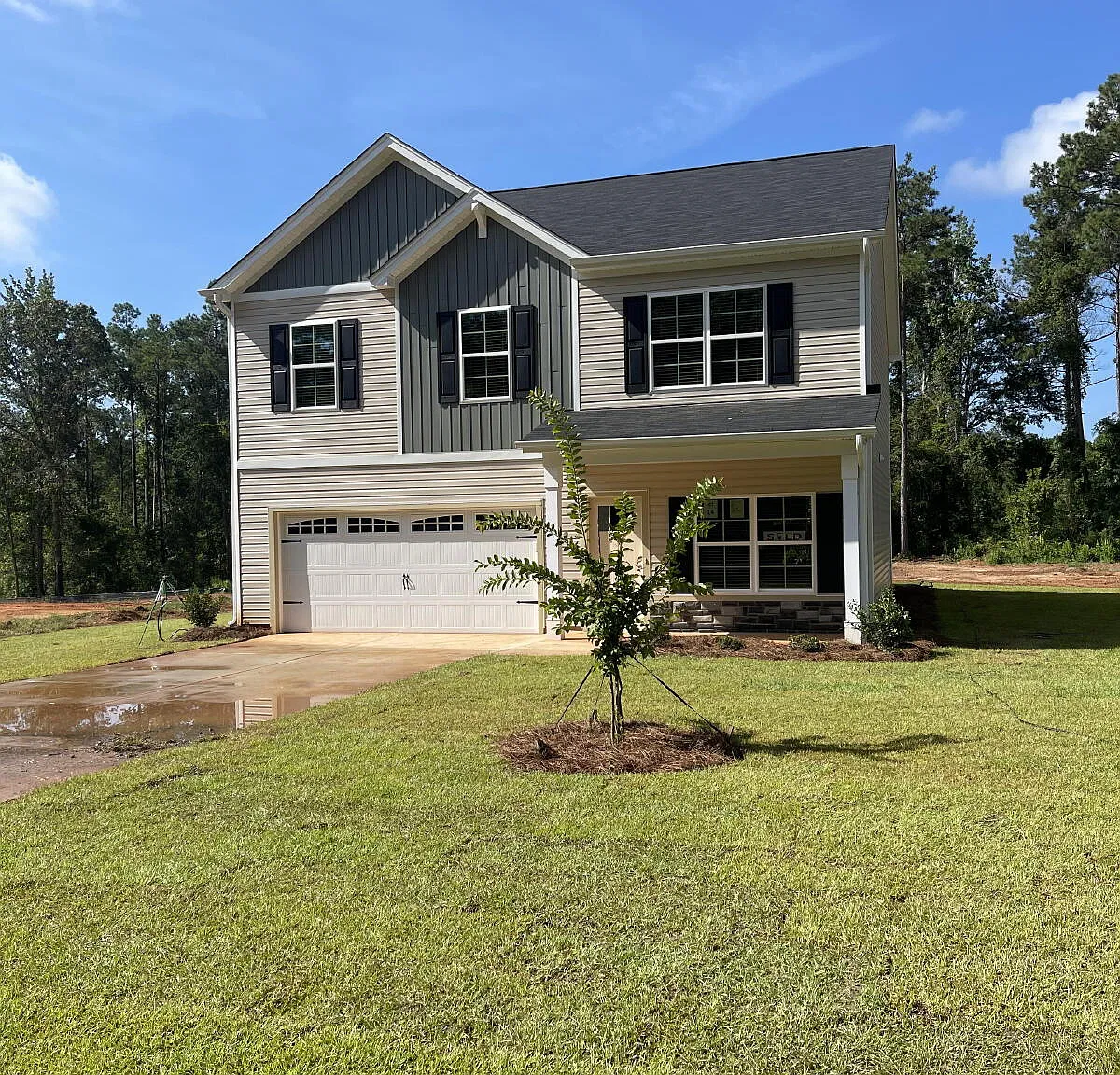 5 bed, 3.0 bath, 2344 sqft, $2,350 — Photo 1