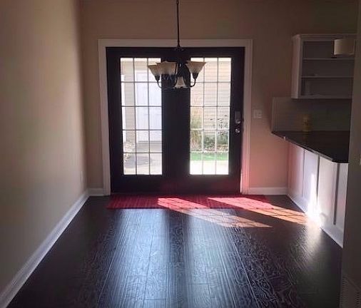 3rd image of 6017 Lexington Ave