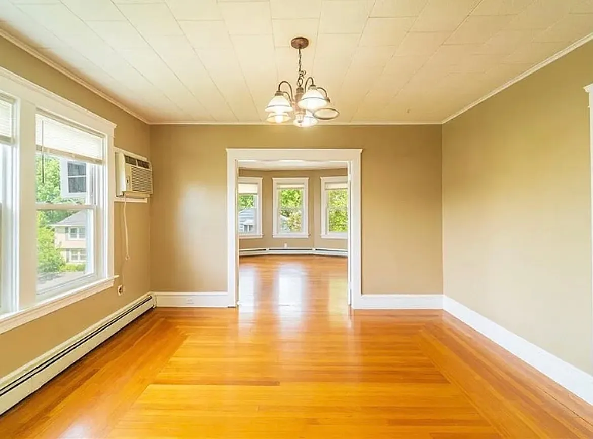 3 bed, 1350 sqft, $2,200 — Photo 2