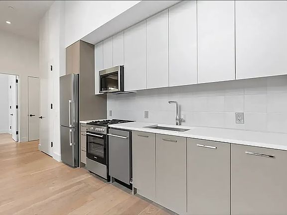 5th image of 92-27 160th St #317