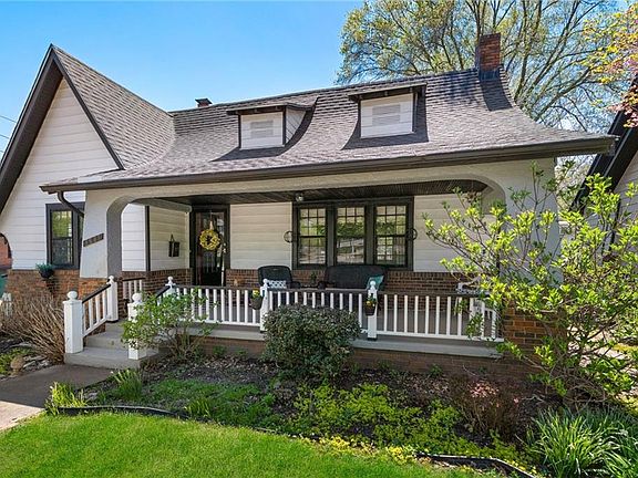 3rd image of 3535 Gladstone Blvd