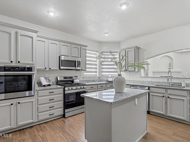 3121 Tierra Paola Ln — Photo 12
