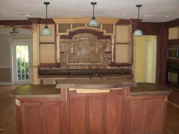 2nd image of 261 SE Crosspoint Drive
