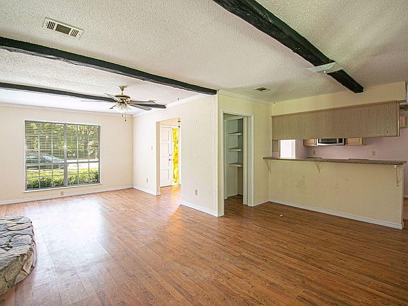 4th image of 1909 Arcadian Cir
