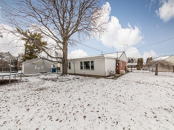 2nd image of 9748 Johanna Ave