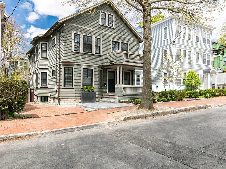 61 Huron Ave — Photo 1