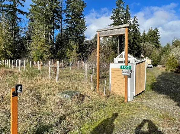 103 E Mclane Cove Drive, Grapeview, WA 98546
