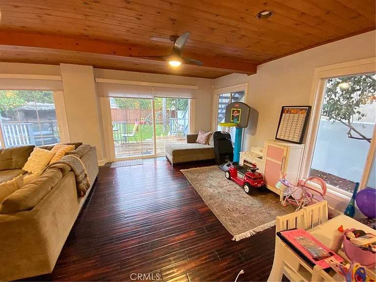 518 Westminster Ave — Photo 9