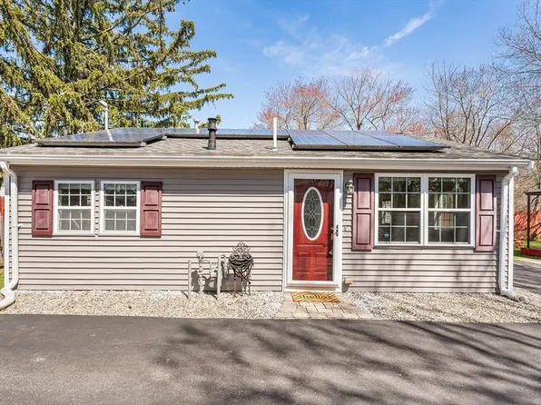 32 Shaw Rd, Brockton, MA 02301