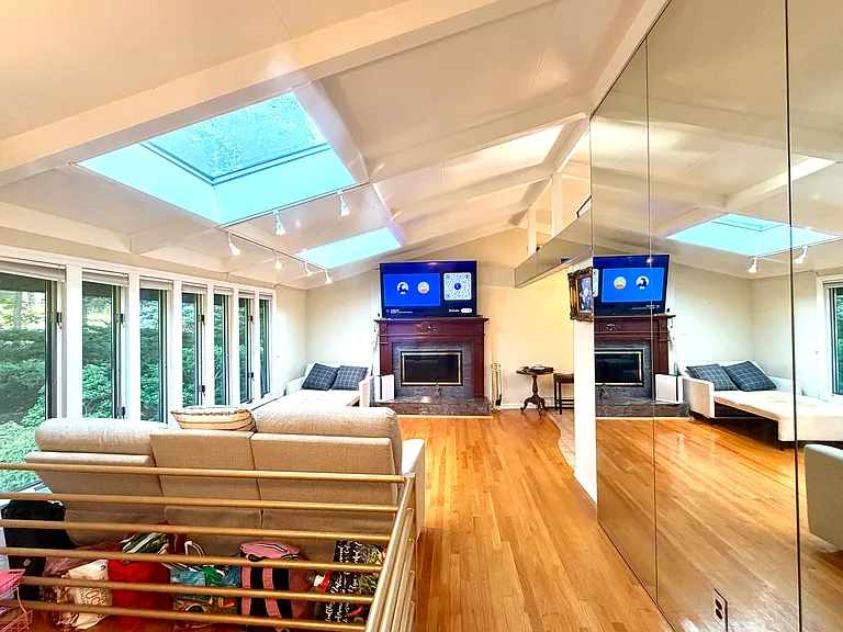52 Deepdale Dr #1 — Photo 5