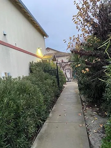 4 bed, 2.5 bath, 1700 sqft, $2,445 — Photo 4