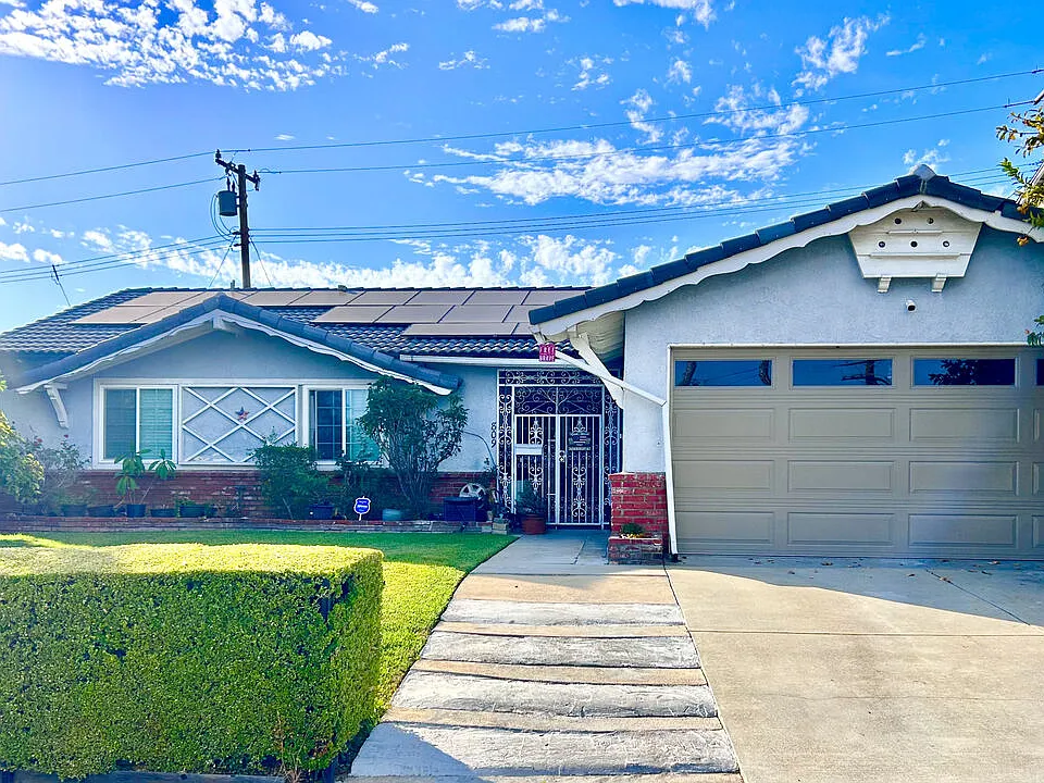 809 Agajanian Way
