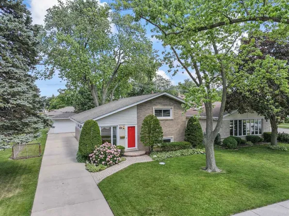 603 N Pine St, Mount Prospect, IL 60056
