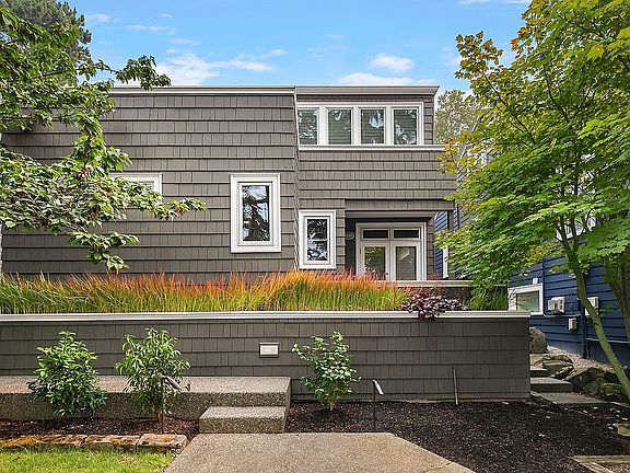 5th image of 3850 42nd Ave NE