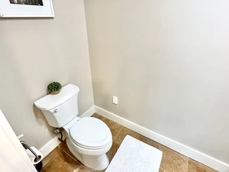 910 Santa Rosa Blvd — Photo 35