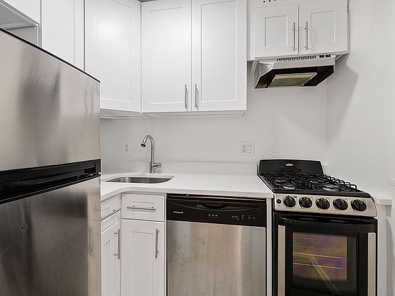 4th image of 123 E 54th St APT 9A