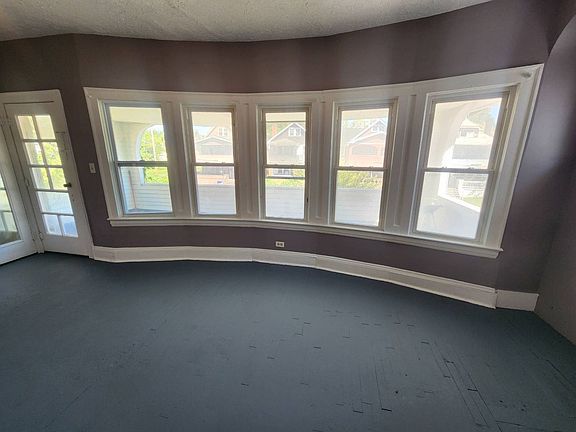 2nd image of 942 Eddy Rd #2