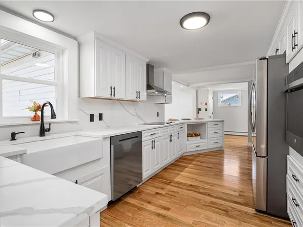 17 Alaska St, Coventry, RI 02816