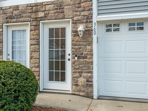 2nd image of 360 NE Kingwood