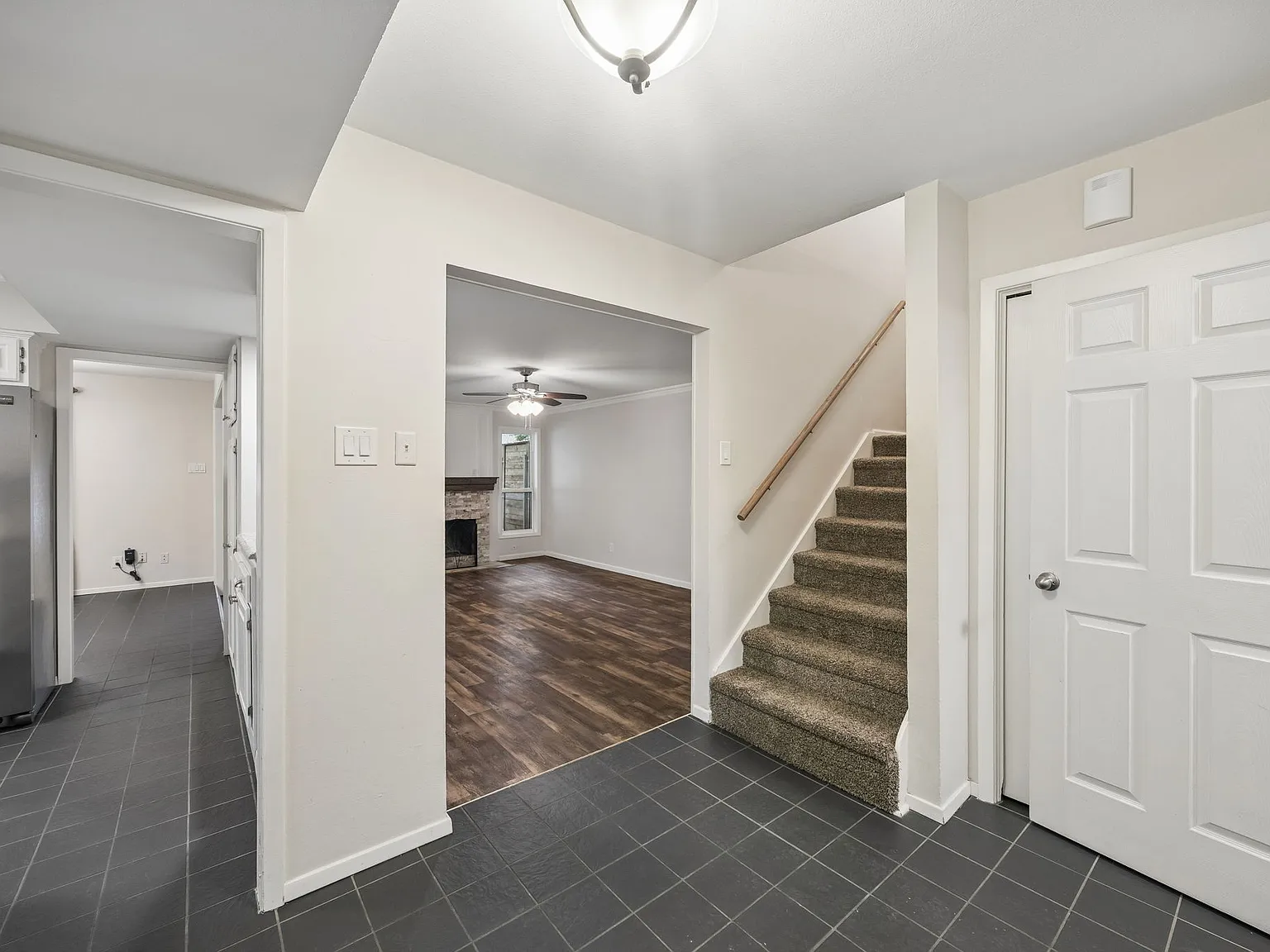 3 bed, 1918 sqft, $2,750 — Photo 3
