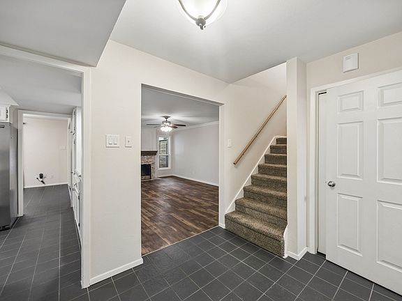 3rd image of 2908 Clear Springs Dr
