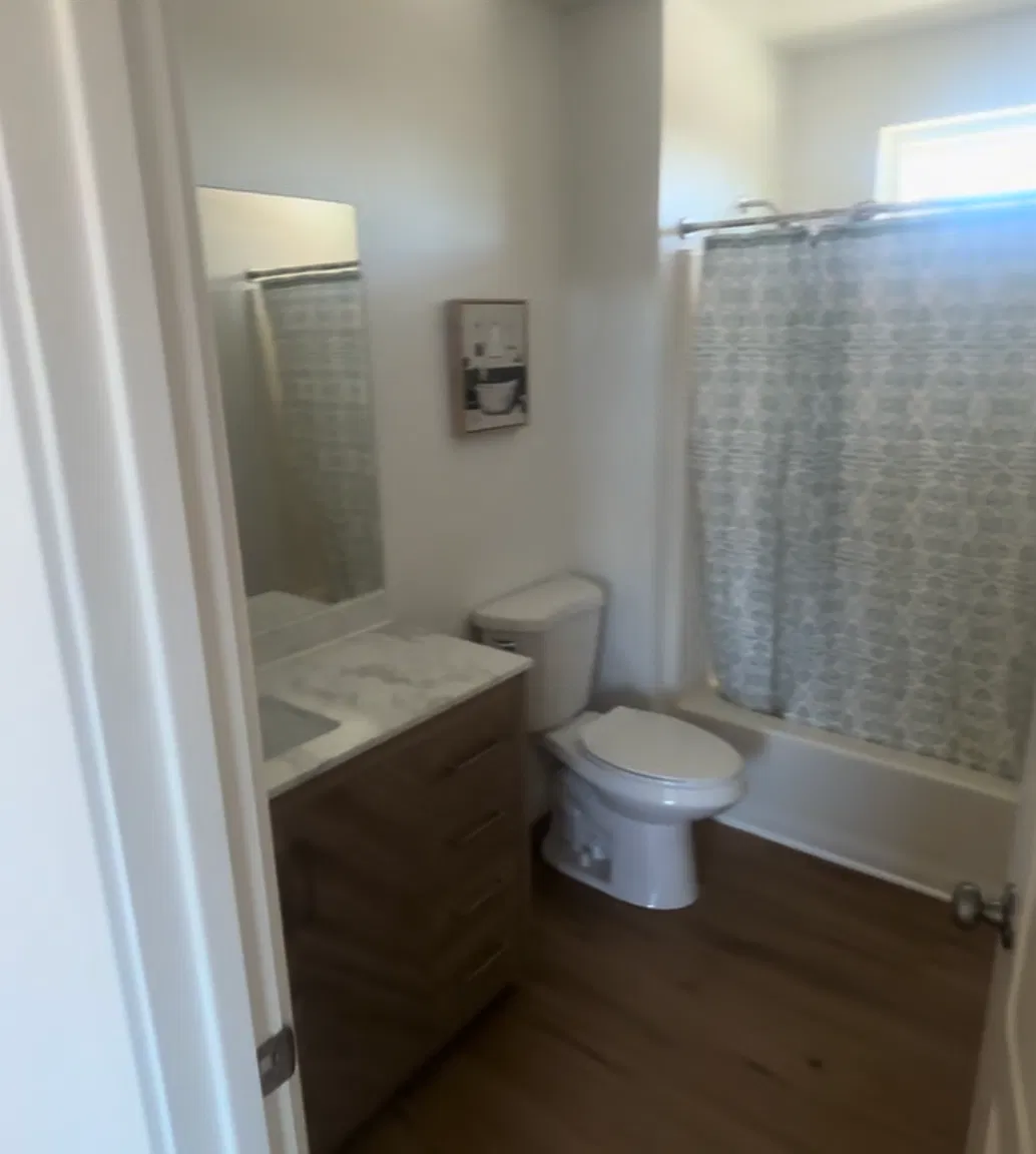 3 bed, 1200 sqft, $2,700 — Photo 2